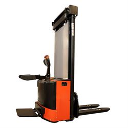 Самоходный электрический штабелер RAKUDA BPLW 1600 46 с платформой для оператора 272-291669 - фото 6020095